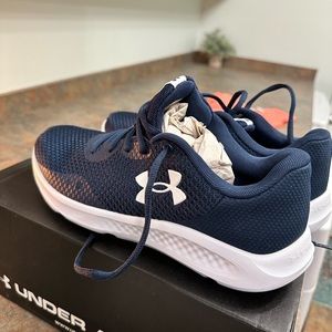 Men’s BRAND NEW navy under armour shoes. Size 8. Brand new with box. Never worn.